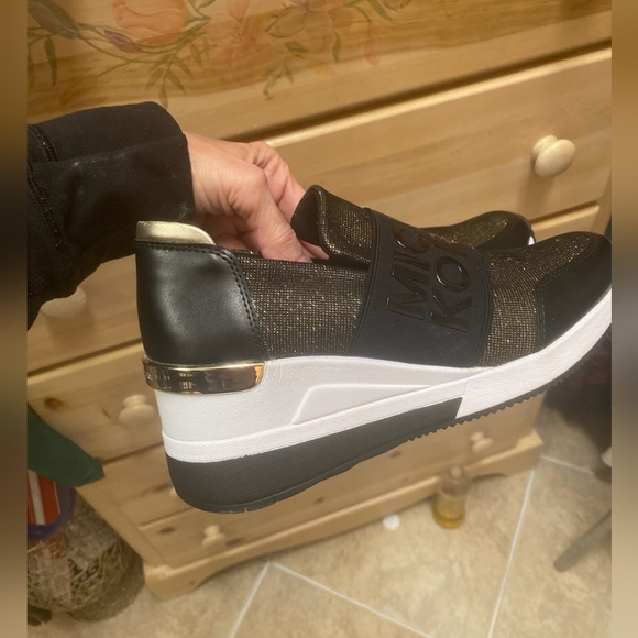 NWOT Michael Kors Black and Gold Heeled Shoes - Picture 2 of 4